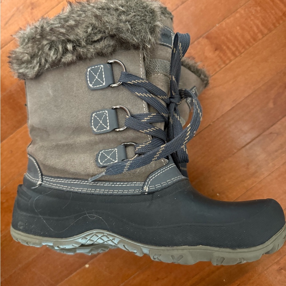 Khombu  womens winter boot size 9